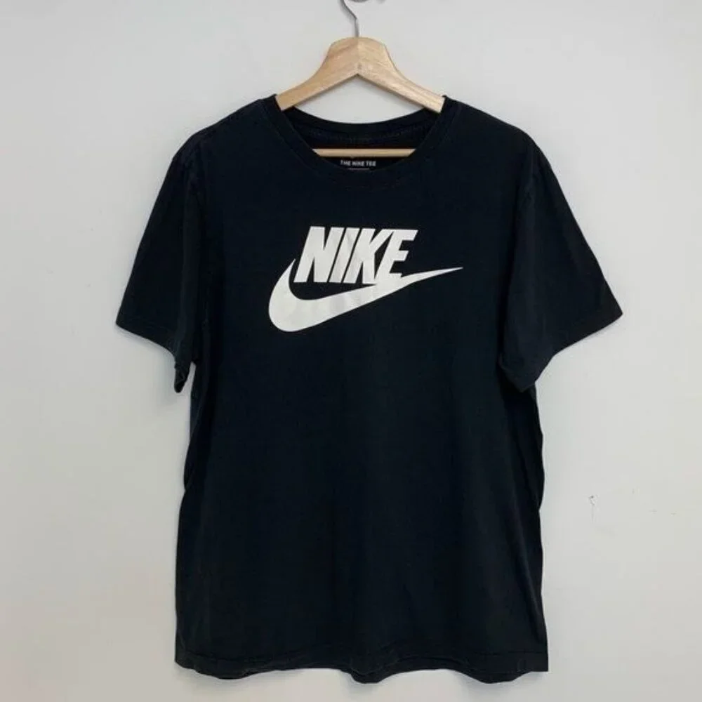 Nike min’s black short sleeve tee Sz L
